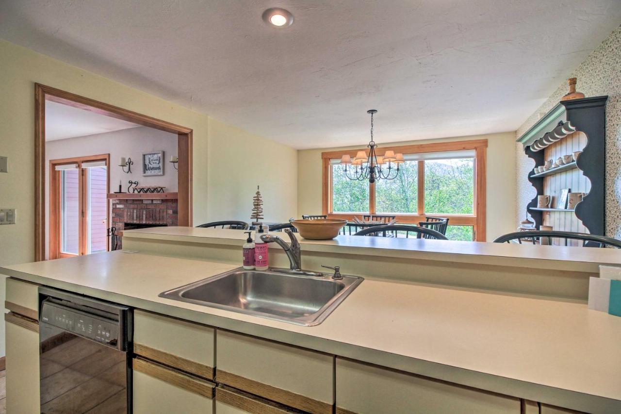 Timber Creek Townhome With 2 Decks And Mtn Views! Уэст-Довер Экстерьер фото